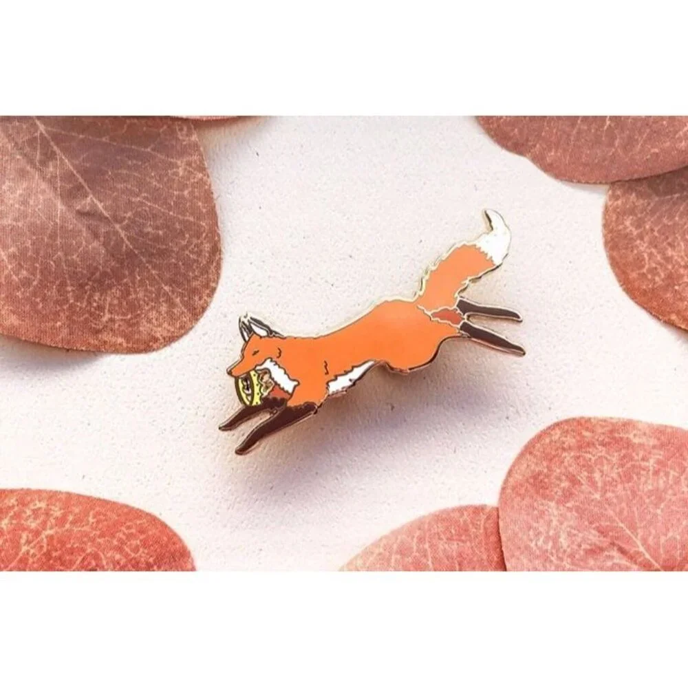 Red Fox Usurper Enamel Pin - Gold Plated Jewelry - Wildlife  &‎ Crown Brooch